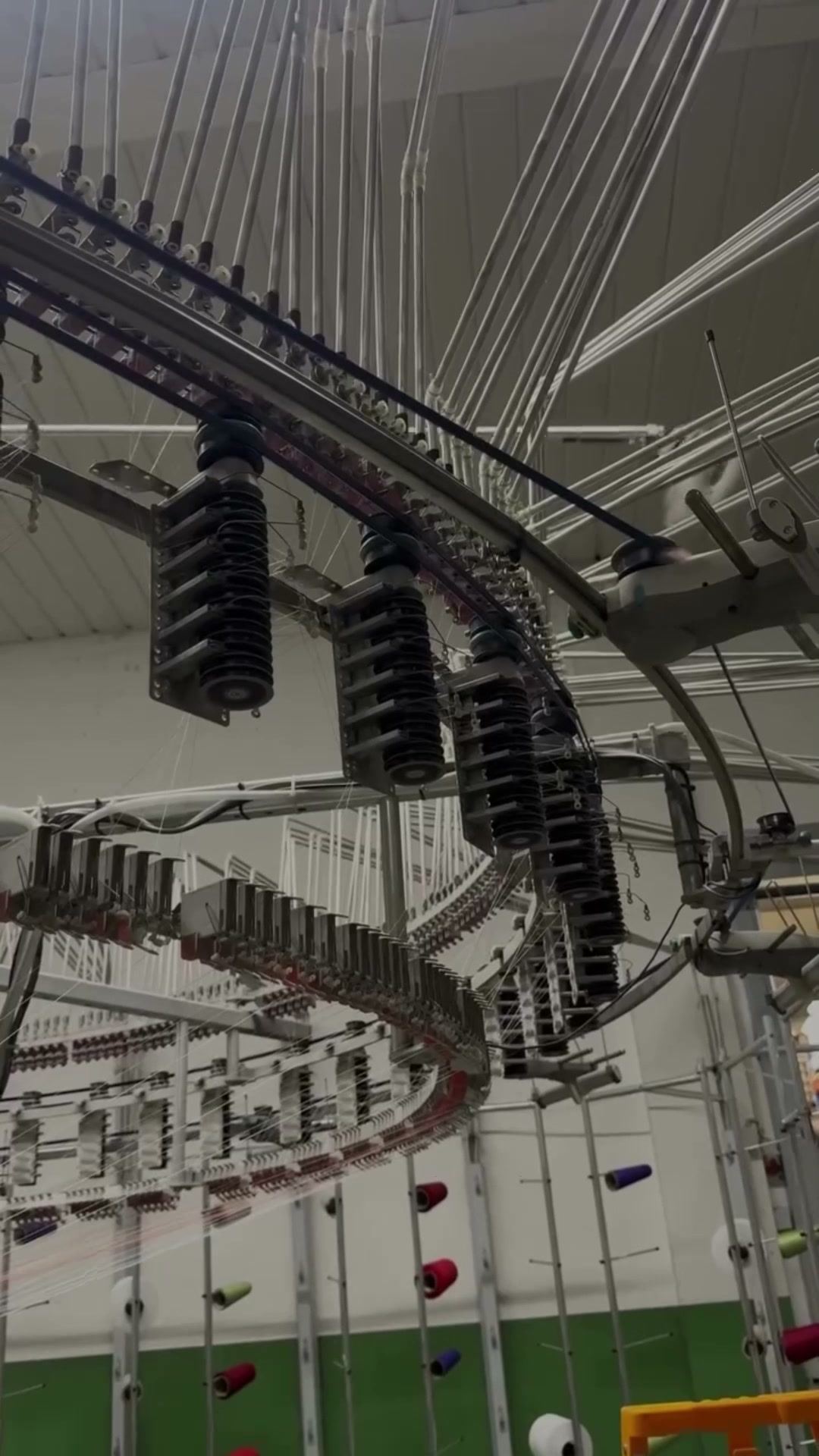 Knitting machine feeder array